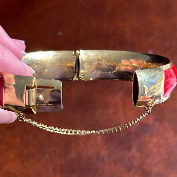 Vintage Red Pink Flower Enamel Hinged Bangle Bracelet with safety chain - Picture 6 of 6